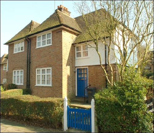 100 Erskine Hill